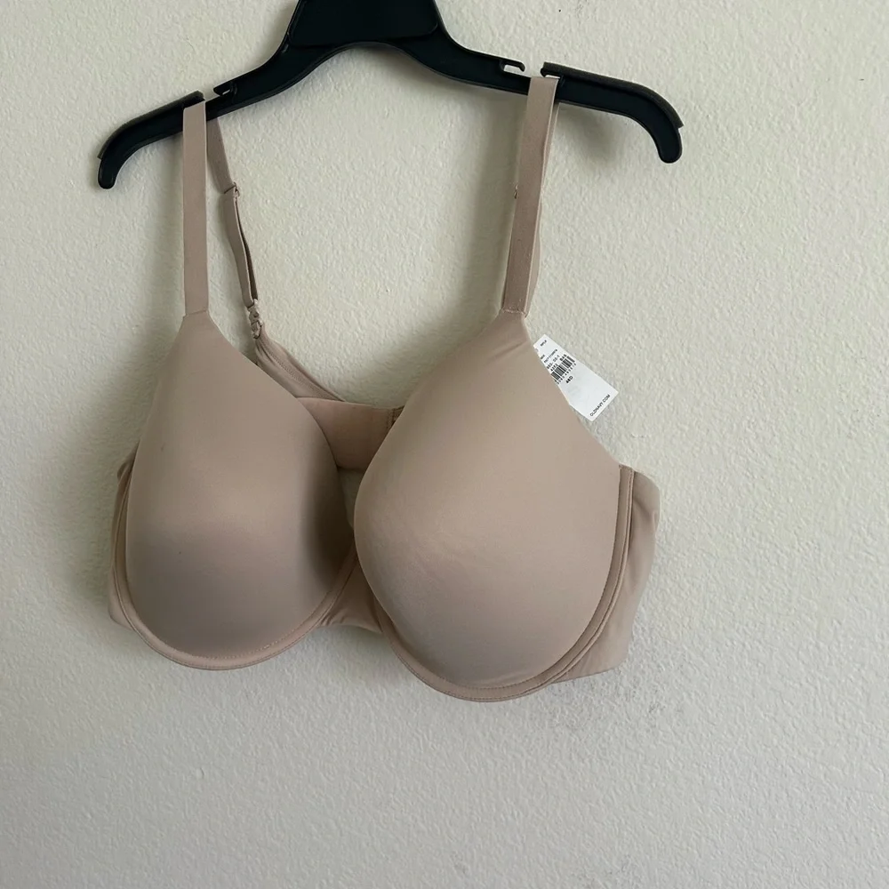 NWT, Old Navy, 46D cream colored wired full coverage bra